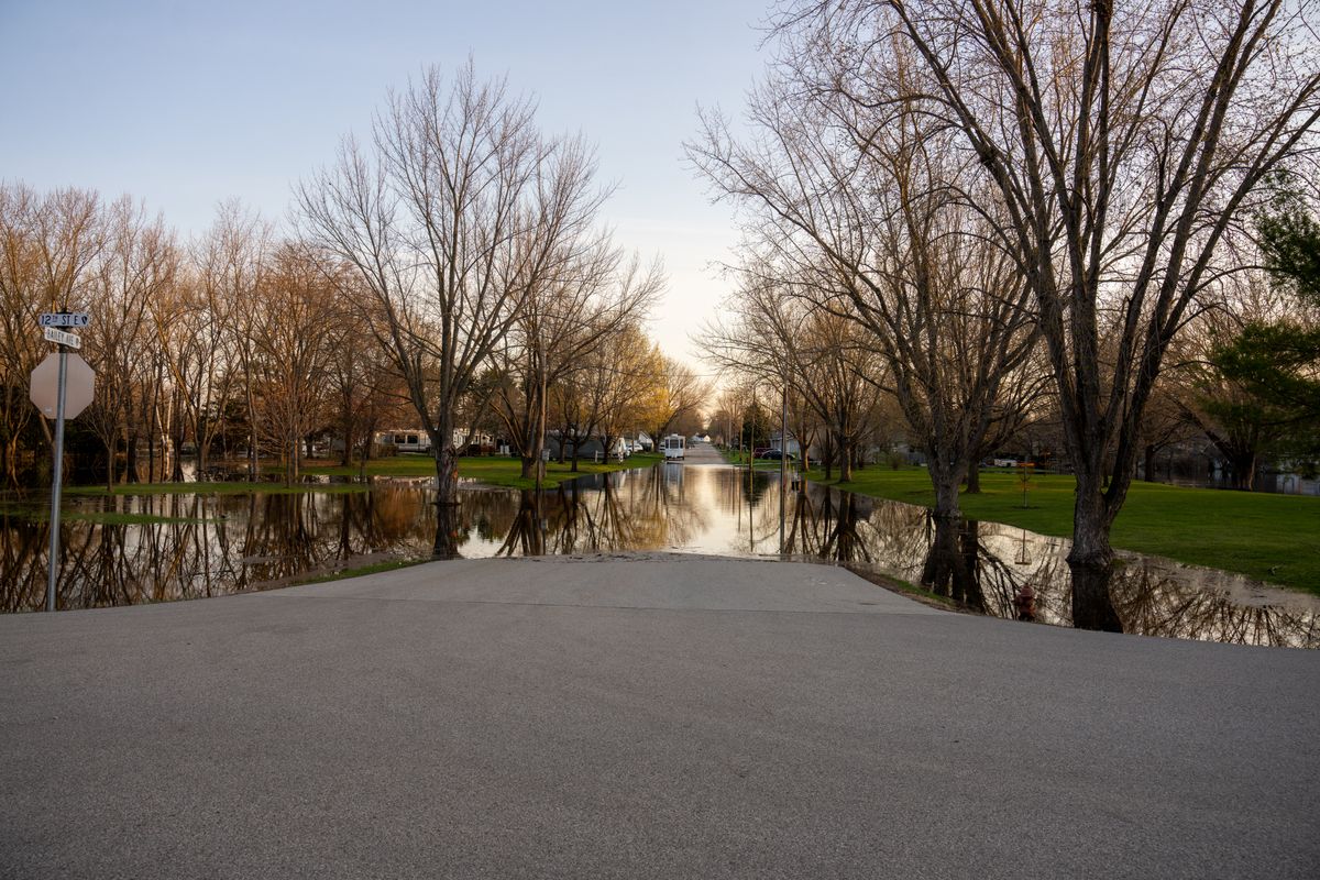 Route submergée après une crue